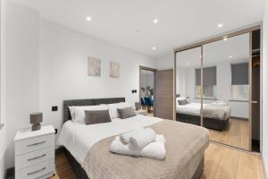 Ένα ή περισσότερα κρεβάτια σε δωμάτιο στο Luxury London Guest House