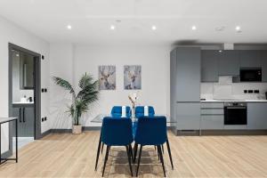 Η κουζίνα ή μικρή κουζίνα στο Luxury London Guest House