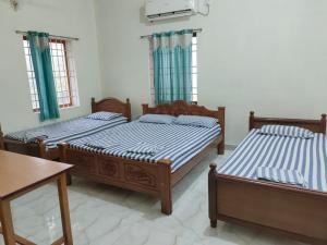 Postel nebo postele na pokoji v ubytování Nalli Plaza