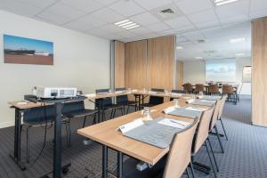 Área de negócios e/ou sala de conferências em Hôtel Confort La Rochelle Centre les Minimes