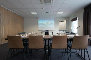 Área de negócios e/ou sala de conferências em Hôtel Confort La Rochelle Centre les Minimes