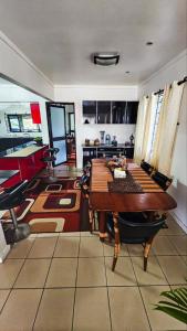 Η κουζίνα ή μικρή κουζίνα στο Dovi Hut