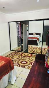 Ένα ή περισσότερα κρεβάτια σε δωμάτιο στο Dovi Hut