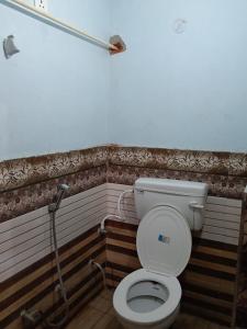 a bathroom with a toilet and a shower at Lakshman Guest House Ayodhya in Jāmb