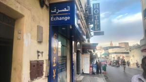 a sign for an exchange on the side of a building at appartement bab boujloud in Fez