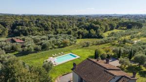 Πισίνα στο ή κοντά στο Villa Diamante by VacaVilla