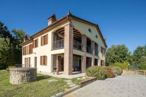 Το κτήριο όπου στεγάζεται  η βίλα