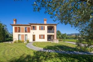 Κήπος έξω από το Villa Diamante by VacaVilla