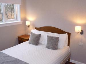 Ένα ή περισσότερα κρεβάτια σε δωμάτιο στο west park hotel PVT ltd +2 φωτογραφίες