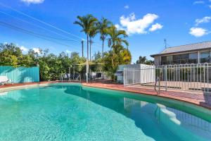 Πισίνα στο ή κοντά στο Sunset at Jade Waters with Private Rooftop Terrace