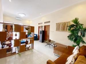 Χώρος καθιστικού στο Ndalem Panembahan 12 Guest House