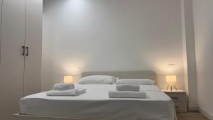 Ένα ή περισσότερα κρεβάτια σε δωμάτιο στο SMART HOME Trento