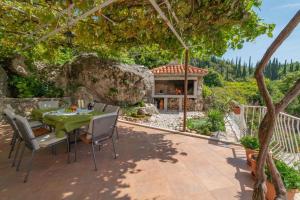 Ban công/sân hiên tại Family-friendly apartments with swimming pool Vodovadja, Dubrovnik - 24632