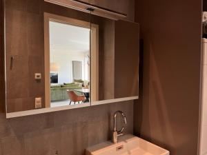 a bathroom with a sink and a mirror at Åre Stay - VM huset centralt i Åre in Åre +8 photos