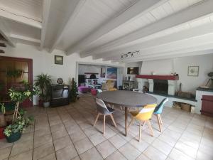 a large living room with a table and chairs at Maison sur Ile de Noirmoutier in LʼÉpine