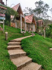Zahrada ubytování Recanto Mauá - Chalé Amarílis + 33 fotografií