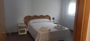a bedroom with a bed with two towels on it at Casa Carmen in Serón