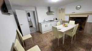 a kitchen and dining room with a table and chairs at CASA DEL VIDRIO in Castril