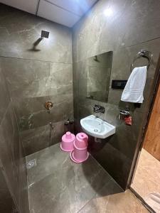 Koupelna v ubytování Fun Hotel Rajkot