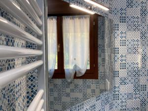 Koupelna v ubytování Cozy villa with garden near the sea