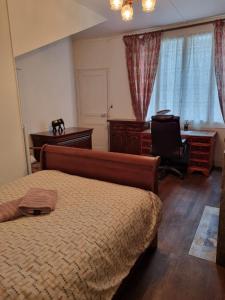 Ένα ή περισσότερα κρεβάτια σε δωμάτιο στο Dominique