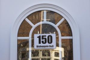 Certifikát, hodnocení, plakát nebo jiný dokument vystavený v ubytování bishop gate bnb + 18 fotografií