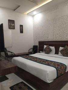 Postel nebo postele na pokoji v ubytování Hotel The Shriyansh