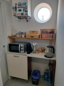 Η κουζίνα ή μικρή κουζίνα στο Vista mare a Sanremo +4 φωτογραφίες