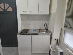 Kuchyň nebo kuchyňský kout v ubytování Charmant studio a Montélimar - Cœur de la ville !