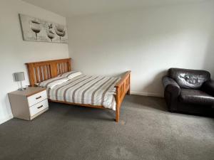 En eller flere senge i et værelse på Beautiful 4-bedroom house