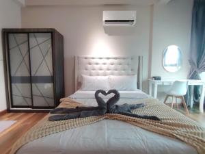 a bedroom with a heart decoration on a bed at Ipoh D Festivo Suites 6-10pax 10mins to Sunway Tambun by IWH in Ipoh +55 photos