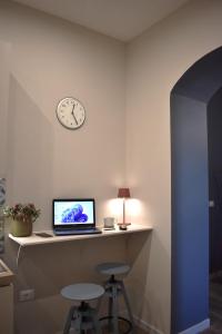 TV a/nebo společenská místnost v ubytování Podere Centoquattro - Appartamento "Il Blu" + 8 fotografií