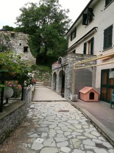 Το κτήριο όπου στεγάζεται  το διαμέρισμα