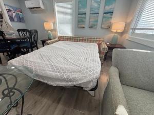 Χώρος καθιστικού στο Grouper- NEW Remodel Entire Unit Kit Washer Dryer Upstairs 3Mi to Beach