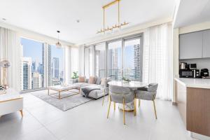 Posezení v ubytování Stylish 2BR in Forte 2