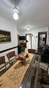 Et tv og/eller underholdning på Edifício orion Guaratuba + 9 billeder