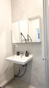 Koupelna v ubytování Meyben Apartment Mannheim Küche, TV, Waschmachine