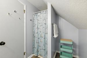 Ένα μπάνιο στο The Holiday House w Dock +40 φωτογραφίες