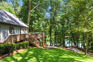 Κήπος έξω από το The Holiday House w Dock