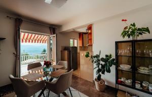 Η κουζίνα ή μικρή κουζίνα στο Villa Oaza Mira - Makarska by Villas Guide