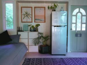 Kuchyň nebo kuchyňský kout v ubytování Three Palms - Beach Front Tiny House By Sp Villa