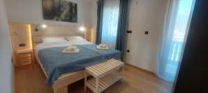 Ένα ή περισσότερα κρεβάτια σε δωμάτιο στο Apart House ROJER