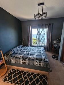 a bedroom with a bed and a window at B&B Casa Boho in Telha