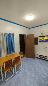 Køkken eller tekøkken på Blue House - Cozy 1BR in General Luna