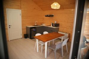 Nhà bếp/bếp nhỏ tại Rayan Eco Resort Sary Oi - Раян Резорт - ущелье Сары-Ой