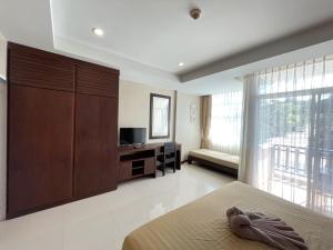 Et tv og/eller underholdning på Lanta Garden Hill Resort & Apartments