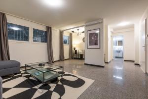 Postel nebo postele na pokoji v ubytování Level Suite