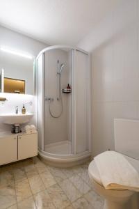 Koupelna v ubytování Level Suite + 43 fotografií