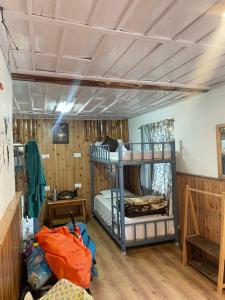 Ένα ή περισσότερα κρεβάτια σε δωμάτιο στο Himalayas Hostel & Homestay