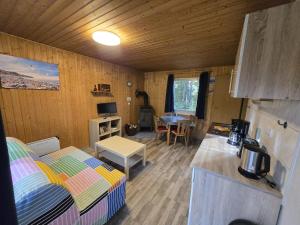 Kuchyň nebo kuchyňský kout v ubytování Bungalow RUHE UND STURM direkt am STRAND mit KAMIN nur für ERWACHSENE